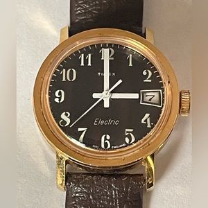 Vintage Timex Electric Wrist Watch With Date Black Gold tone